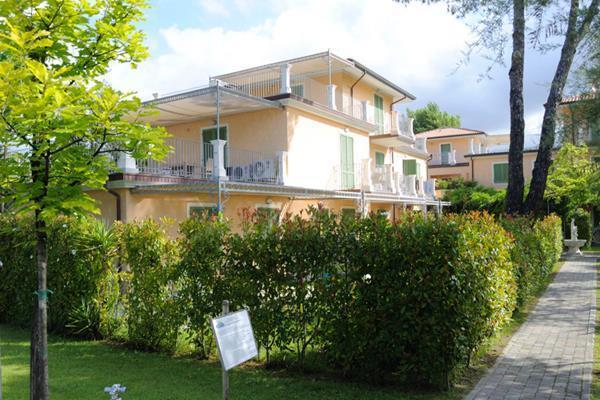 Rta La Pergola Apart otel Marina di Massa Dış mekan fotoğraf