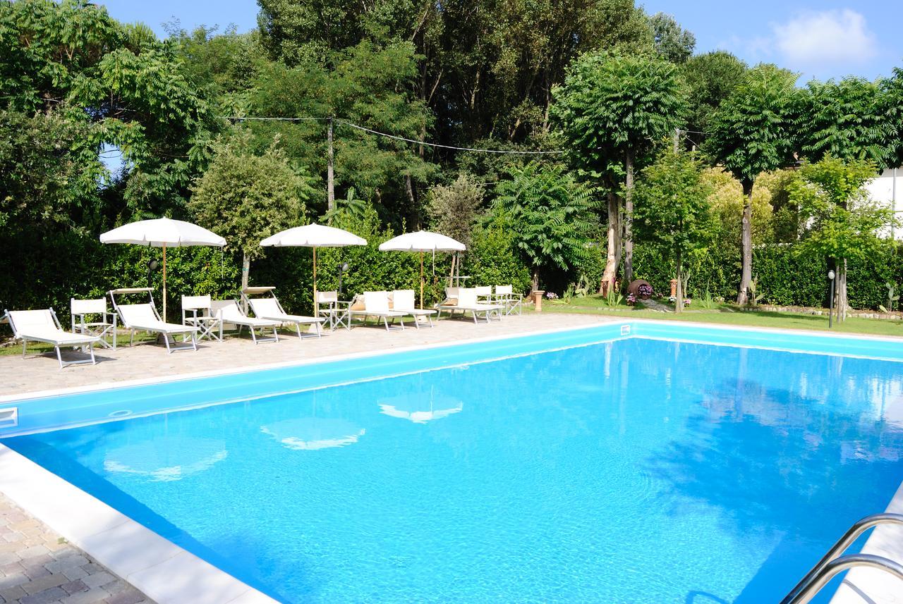 Rta La Pergola Apart otel Marina di Massa Dış mekan fotoğraf